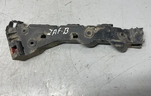 Opel Zafira B Front bumper mounting bracket 13124998