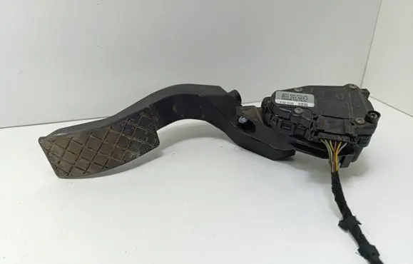 Volkswagen PASSAT B5.5 Accelerator throttle pedal 8D1721523J