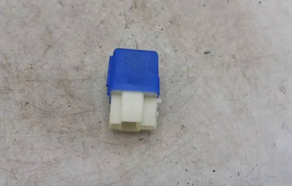 Nissan X-Trail T30 Other relay 2523079981 20303101548