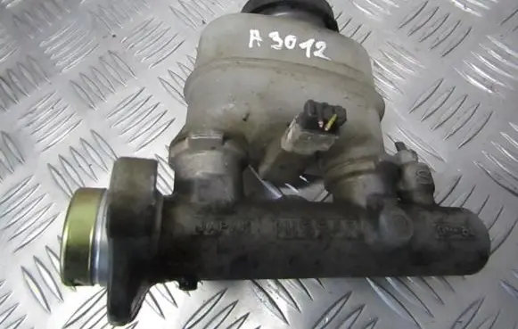 Master brake cylinder