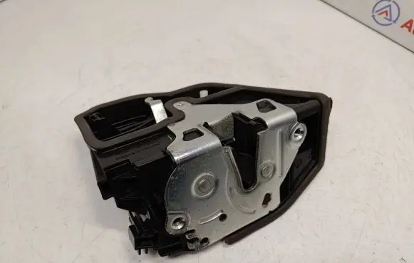BMW X3 F25 Front door lock 7318416 51217318416 51217276668