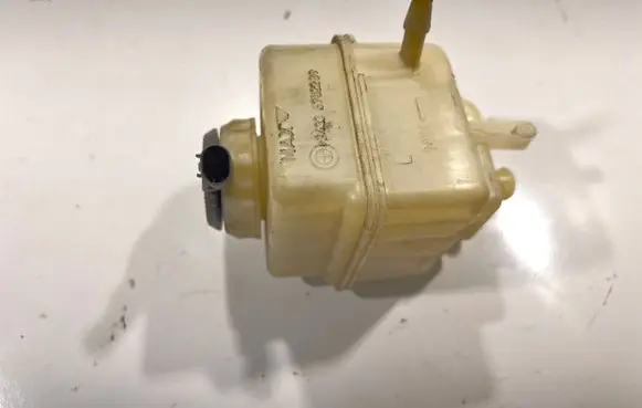 BMW 7 F01 F02 F03 F04 Brake fluid reservoir 6782289
