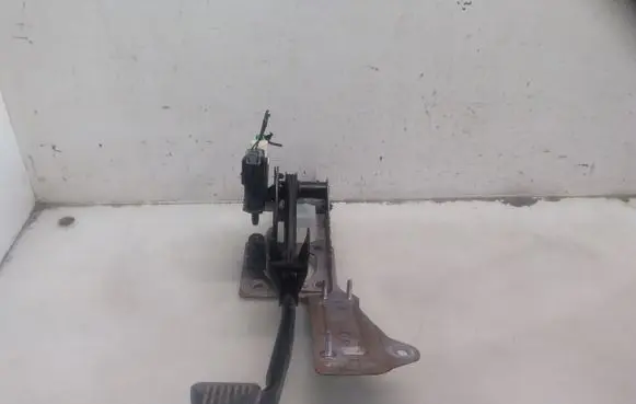 Ford Focus Brake pedal 4M512467AN
