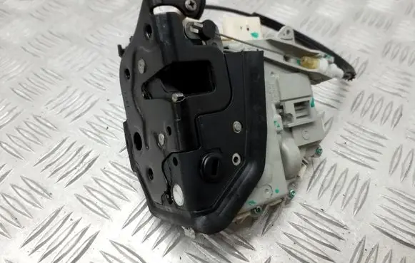 Audi A4 S4 B8 8K Rear door lock 8K0839016C