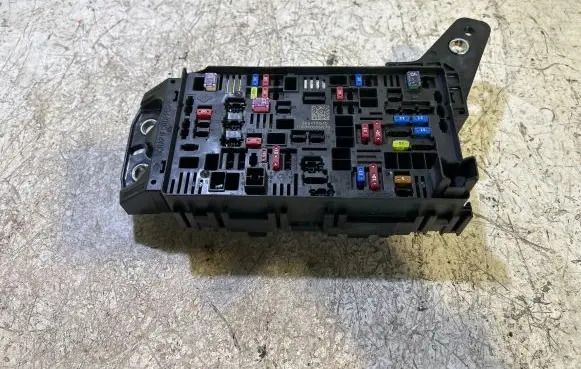 Jeep Grand Cherokee WL Fuse module 68347016AD 0990286127D