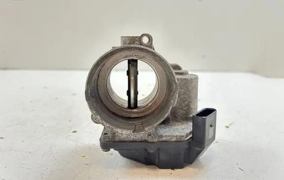 Volkswagen Touran I Throttle valve 03G128063G