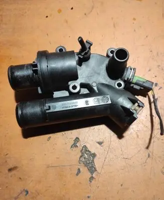 Land Rover Freelander 2 - LR2 Thermostat/thermostat housing 9657182080 PA66GF50