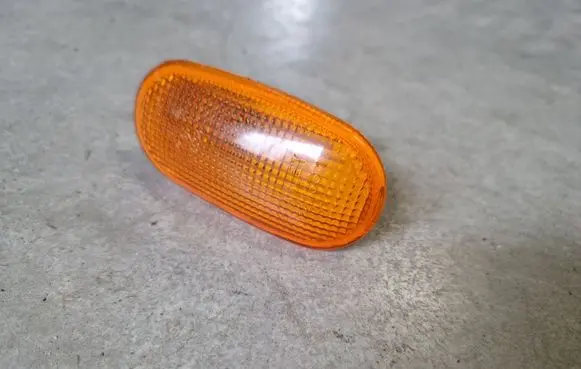Mitsubishi L200 Front fender indicator light 