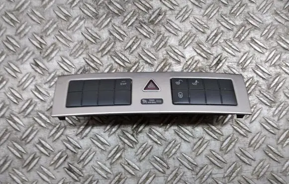 Mercedes-Benz C W203 Central console control unit 
