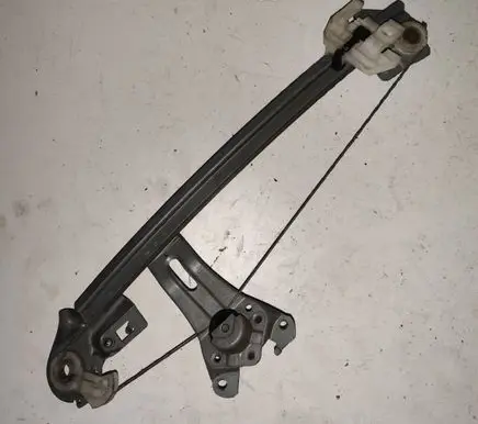 Rear door manual window regulator