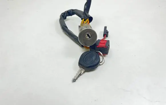 Peugeot 206 Ignition lock 369023