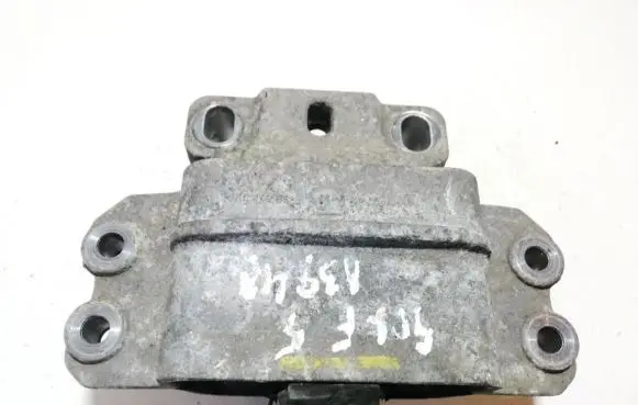 Volkswagen Golf V Engine mount bracket 173149