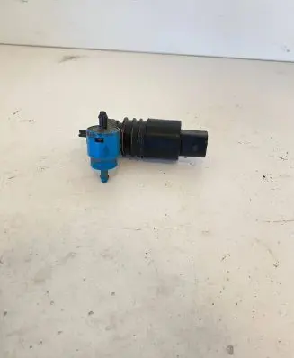 Volkswagen PASSAT B6 Windscreen/windshield washer pump