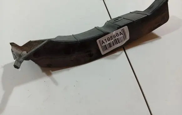 Rear bumper mounting bracket