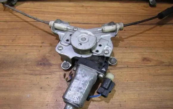 Hyundai Getz Front door window regulator motor 988201c100 98820-1c100