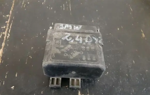 BMW 5 E34 Glow plug pre-heat relay 1285065