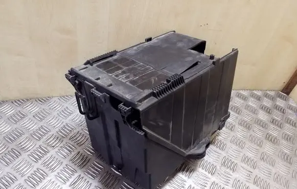 Battery box tray
