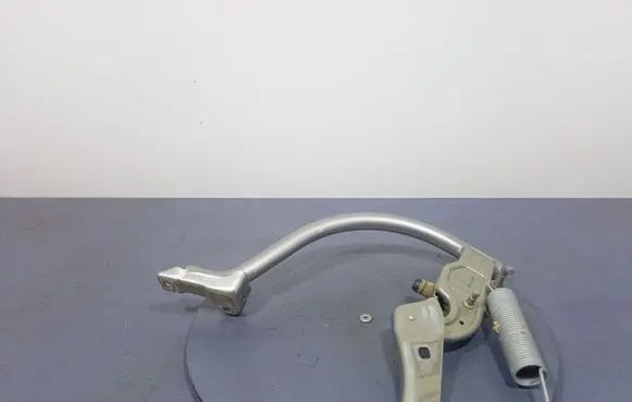 Tailgate/trunk/boot hinge