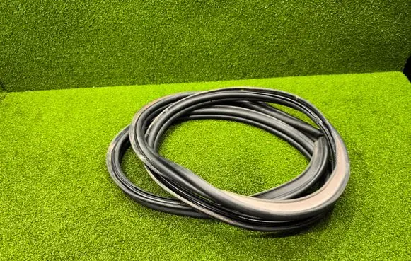 Renault Espace V (RFC) Trunk rubber seal (body) 