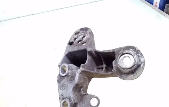 Audi A4 S4 B6 8E 8H Engine mounting bracket 8E0199351