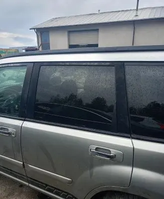 Nissan X-Trail T30 Rear door window glass
