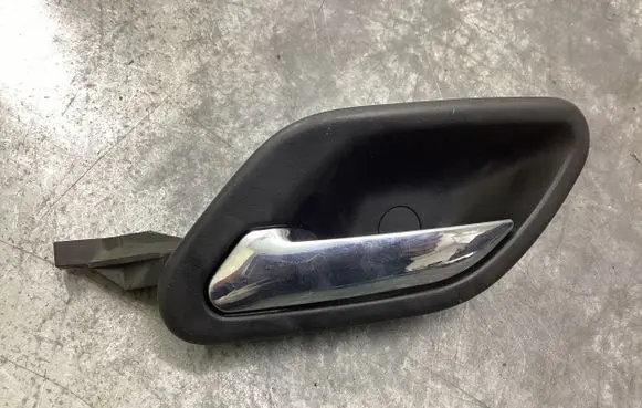 BMW 5 E39 Front door interior handle 8226049