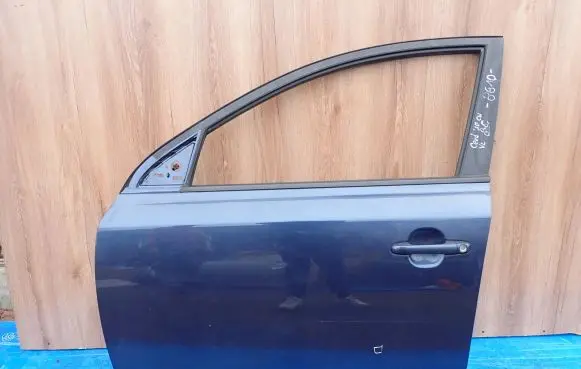 KIA Ceed Front door