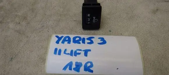 Toyota Yaris Light switch 8415202080