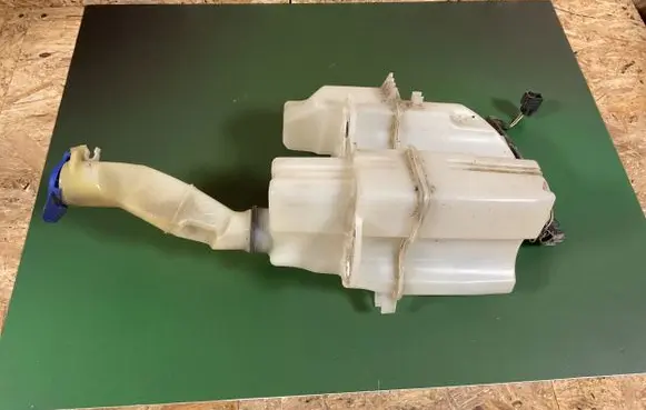 Volvo V70 Windshield washer fluid reservoir/tank 9178881 9484282 VV01DV10