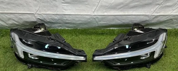 Volvo XC60 Headlights/headlamps set 32404709 32404710