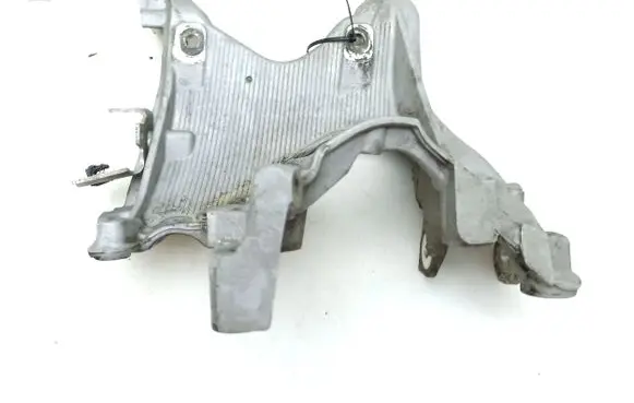 Audi A4 S4 B9 8W Engine mounting bracket 8W0399296E