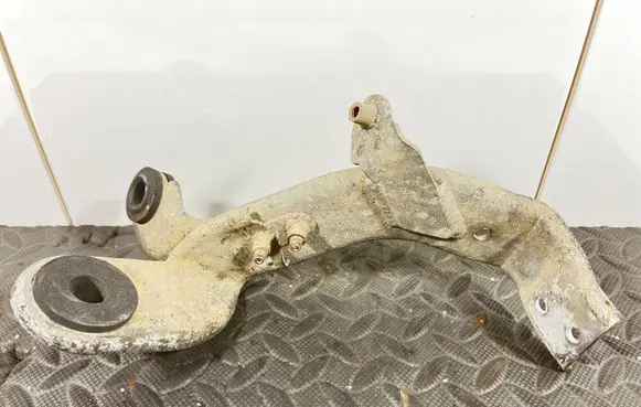 Audi A8 S8 D3 4E Intercooler pipe mounting bracket 4E0145814