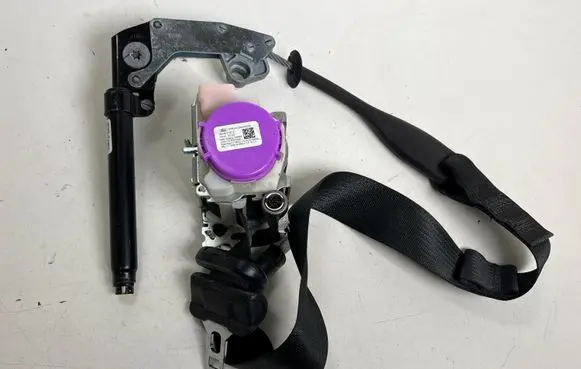 Ford Mustang VI Front seatbelt FR3B63612D64AH