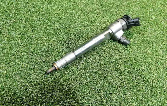 Renault Trafic III (X82) Fuel injector 0445110939 HLGT9558R