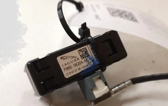Land Rover Range Rover Sport L494 Aerial antenna amplifier FW9319C024AB