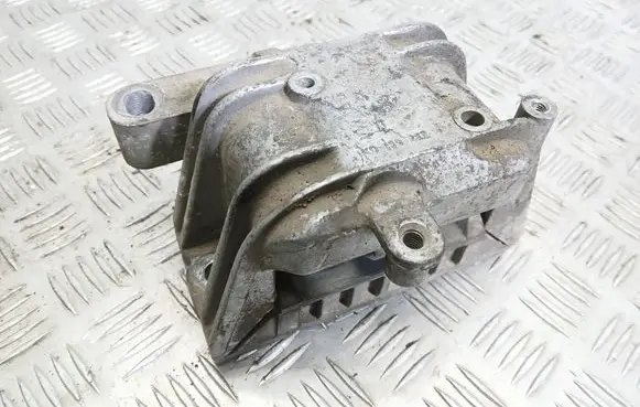 Volkswagen PASSAT B6 Engine mount bracket 1K0199262