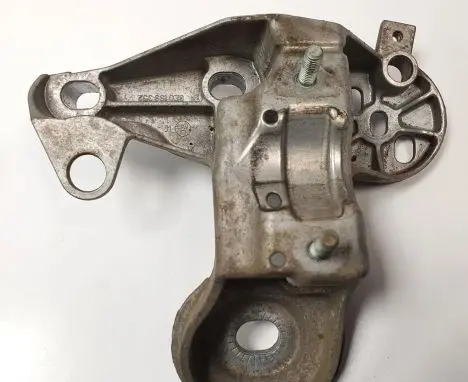 Audi A4 S4 B6 8E 8H Engine mounting bracket 8E0199352