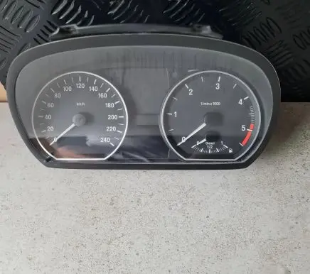 BMW 1 E81 E87 Speedometer (instrument cluster) 102495262 912259101 150162692