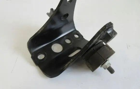 Toyota Prius (XW30) Engine mounting bracket