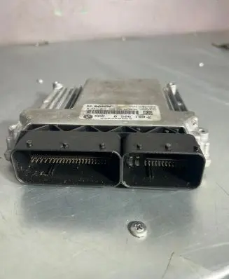 BMW 5 E60 E61 Engine control unit/module 0281016066 8506199 030428069