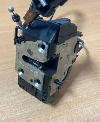 Nissan Note (E11) Rear door lock