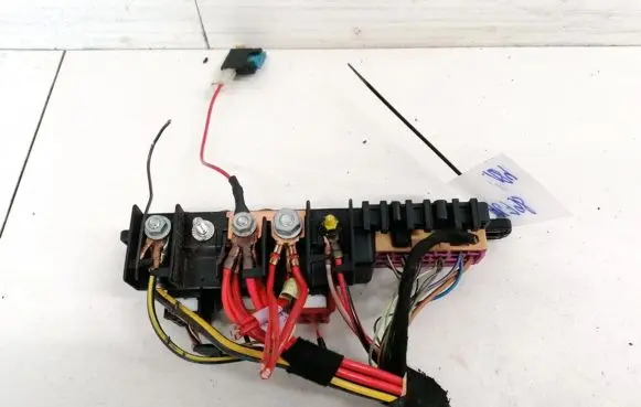 Audi A6 S6 C5 4B Fuse box set 8L0941822A 896083000