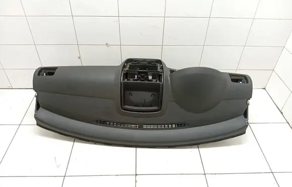 Volkswagen Golf V Dashboard 1K1858296 1K1858295 1K0857921C