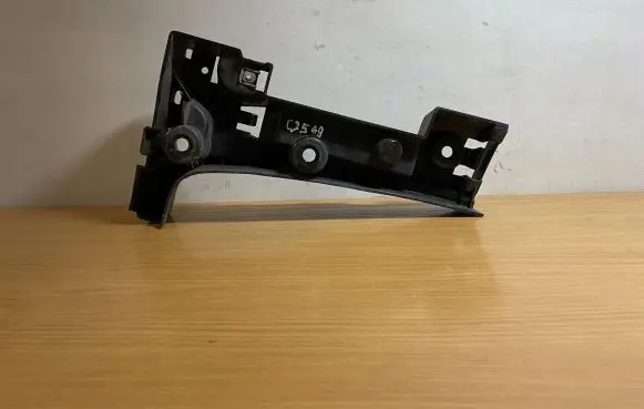 BMW X5 E70 Front bumper mounting bracket 10503410 C3569