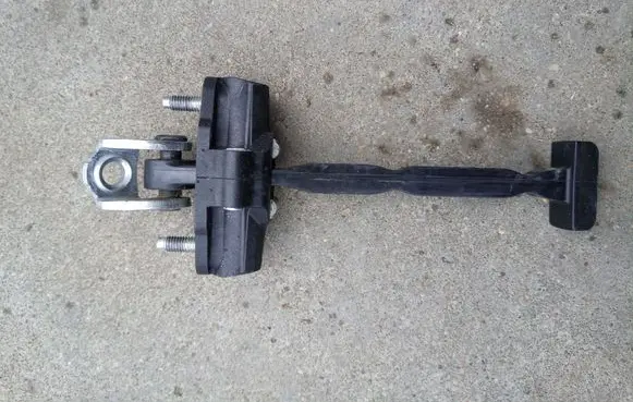 Ford C-MAX II Front door check strap stopper