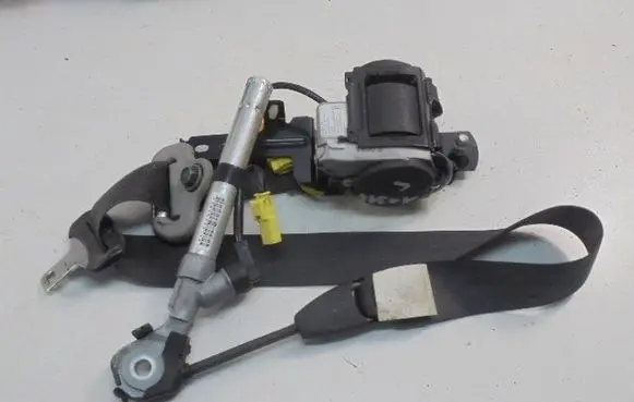 Honda FR-V Set of seat belts 6090764