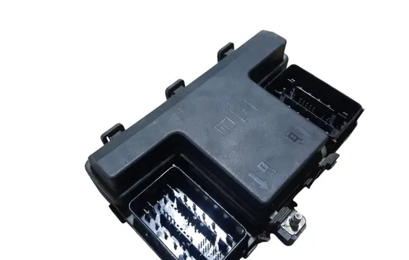 Ford Mondeo MK V Fuse module FG9T14A067EB02 FG9T14A067EB