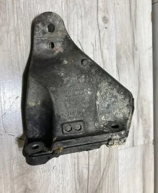 Jaguar XF X250 Engine mounting bracket CX256037AB