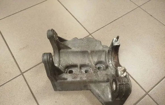 Land Rover Range Rover Evoque L538 Driveshaft support bearing bracket 6g9n4h473ce
