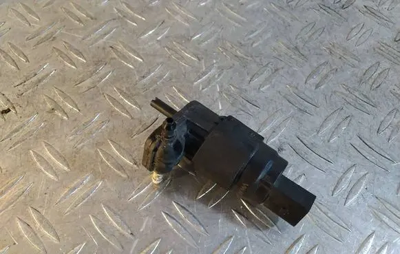 Porsche Macan (95B) Windscreen/windshield washer pump 